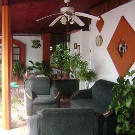 Hotel Jackie'S House Puntarenas Buitenkant foto