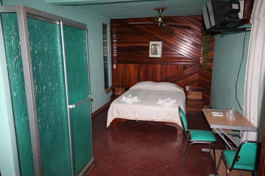 Hotel Jackie'S House Puntarenas Kamer foto